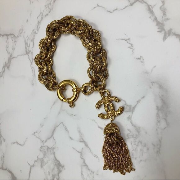Chanel CC Lava 93A Tassel Textured Bracelet Gold tone - Picture 7 of 11